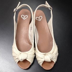 Canvas, low wedge sling-back