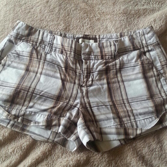 Brown and white plad shorts