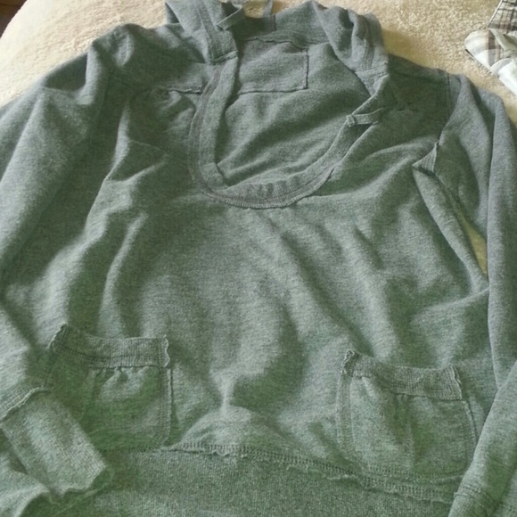 Pull over low neck shirt