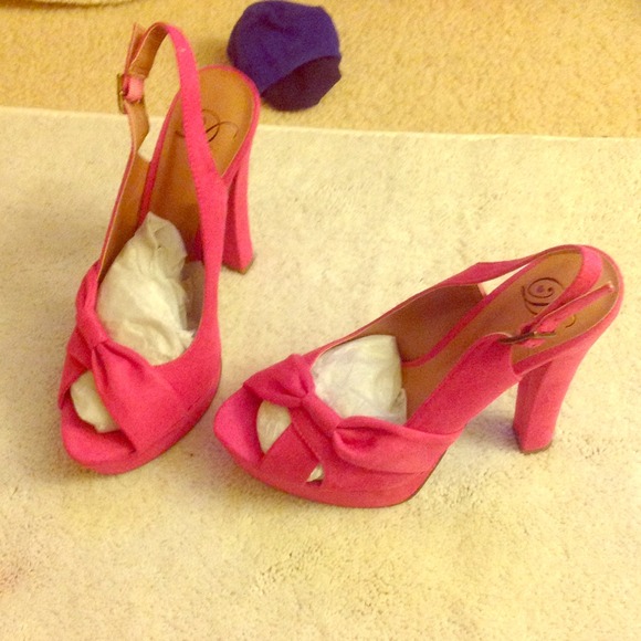 FOR sale on VINTED Brand new pink bow front7.5