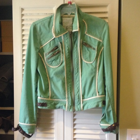 Like new nice jean jacket green wit nice design - Picture 1 of 3