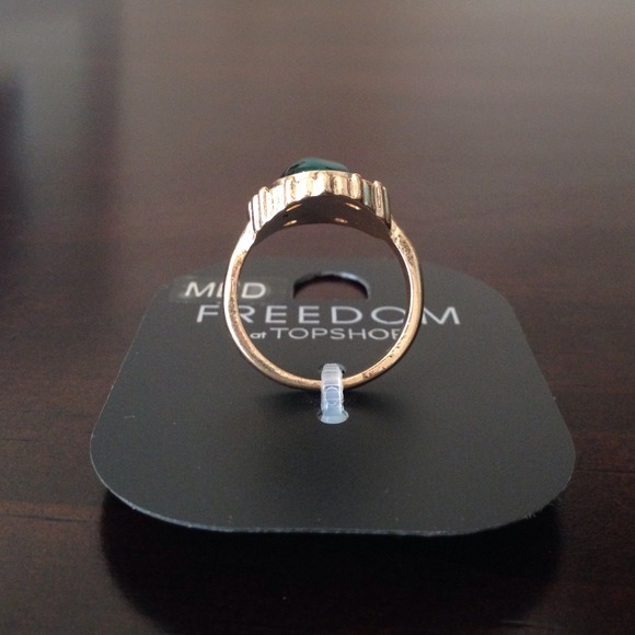 BUNDLED Gold Ring W/ Emerald Stone - Picture 4 of 4