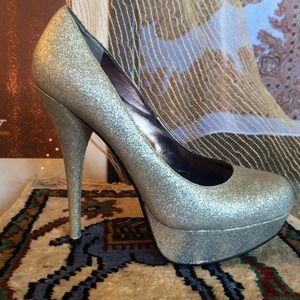 Bakers platinum silver glitter platform pumps