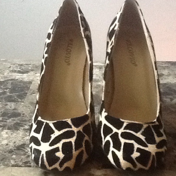Animal print shoes🔥🔥SOLD🔥🔥 - Picture 2 of 2