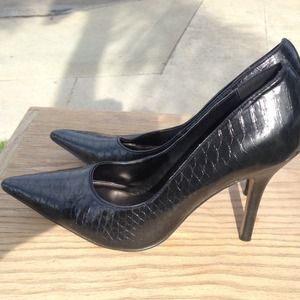 BLACK Snakeskin “Joey 0" Pumps-Stiletto 8½ M 8.5