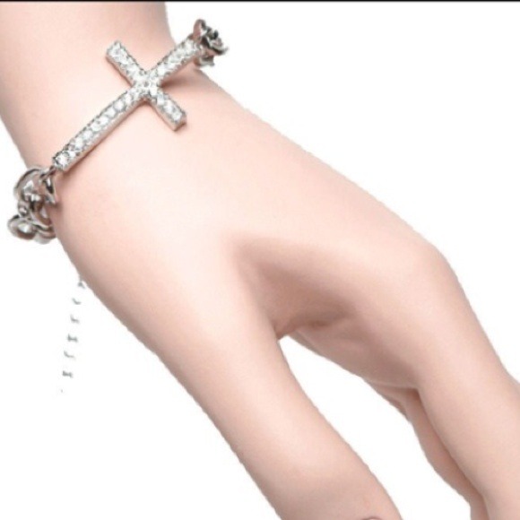 @@@RESERVED@@@@@SOLD!!BNWT Gorgeous Cross Bracelet