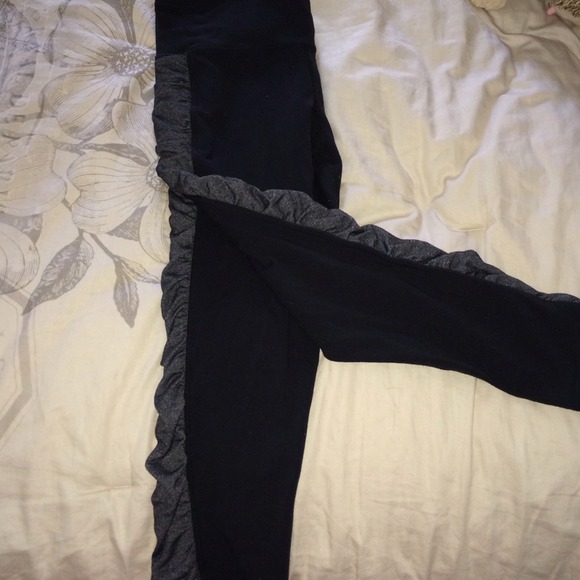 Lululemon Crop Wunder Under - Limited Edition - 6!