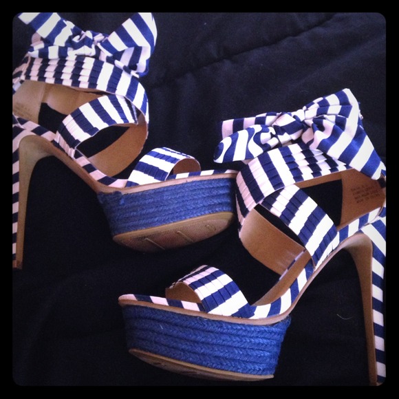 Satrapy bow heels - Picture 1 of 1
