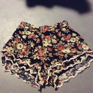 Paper Heart LF floral shorts