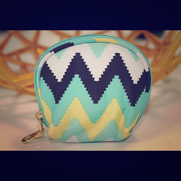 Multi colored,zig zag,zip closure,coin purse