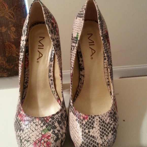 Donated Mia High Heels * Host Pick 4/4*