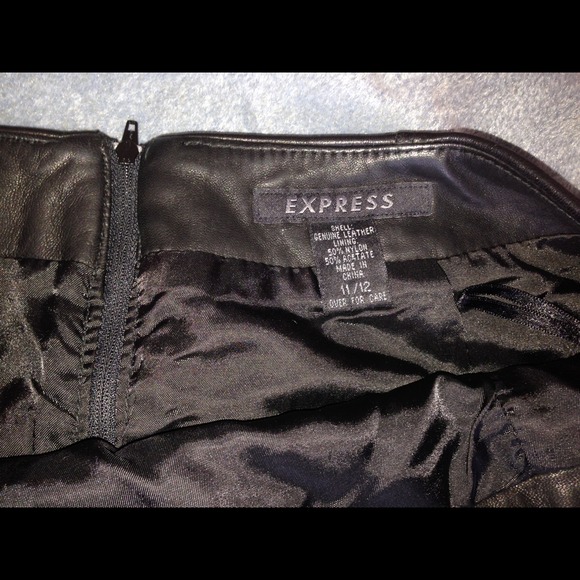 Butter soft black leather mini skirt - Picture 3 of 4