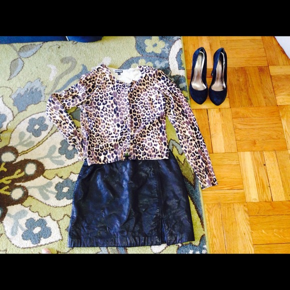 Butter soft black leather mini skirt - Picture 4 of 4