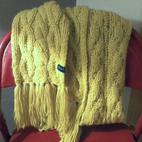 Chunky lime green scarf. - Picture 1 of 2