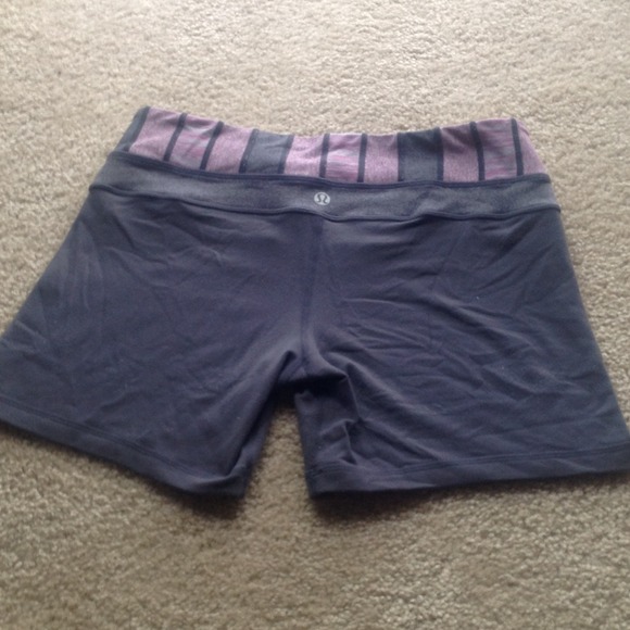 Lululemon reversible spandex shorts size 6 - Picture 1 of 2