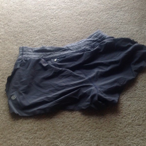 Lululemon run shorts size 6
