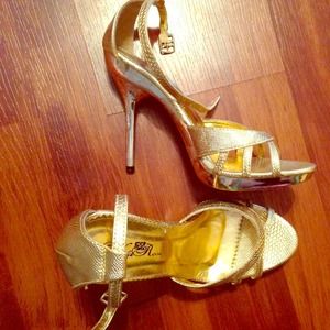 REDUCED💕 Gold Heels