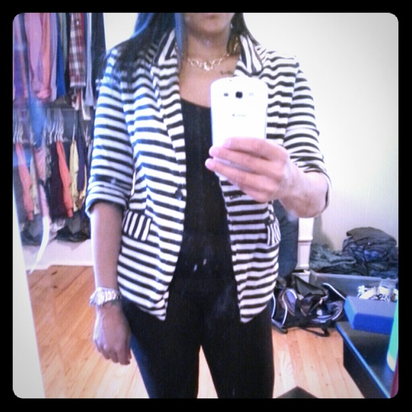 ★HOST PICK ☆Black and off white striped blazer