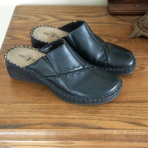 Women's black clogs / shoes