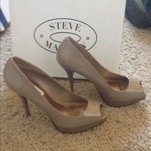 MAKE AN OFFER!  Steve Madden peep toe pumps!