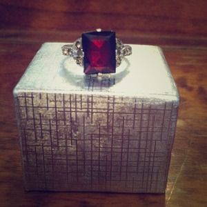 REDUCED! Ladies Sterling Silver and Garnet Ring