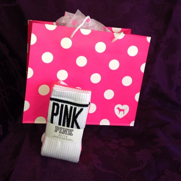 SOLD in BUNDLE 🎀VS- Pink New 2-pack Socks 🎀