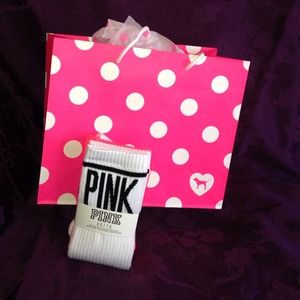 SOLD in BUNDLE 🎀VS- Pink New 2-pack Socks 🎀