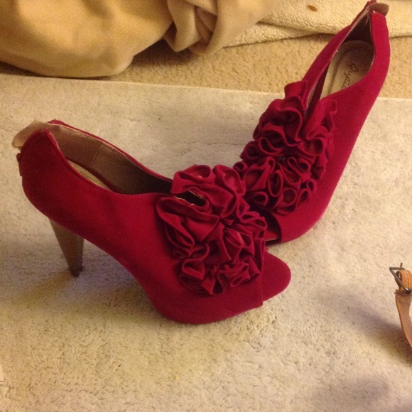 Sale on vinted new peep toe booties in pink size 8