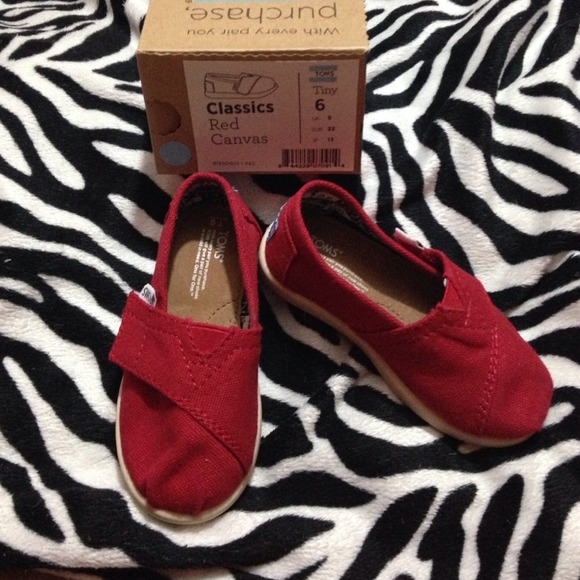 Red Toms Tiny size 6T almost new
