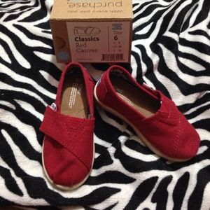 Red Toms Tiny size 6T almost new