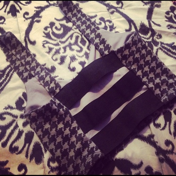 Sexy little belly shirt. - Picture 2 of 2