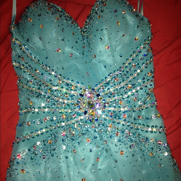 Gorgeous blue prom dress! - Picture 2 of 4