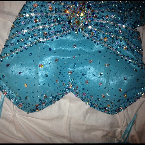 Gorgeous blue prom dress! - Picture 3 of 4
