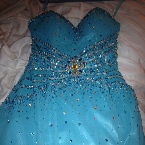 Gorgeous blue prom dress! - Picture 4 of 4