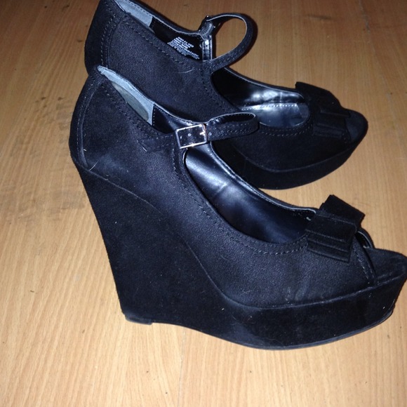 Lauren Conrad bow wedge