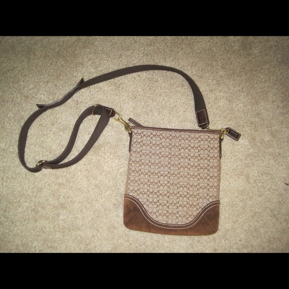 Coach Handbags - ⬇️Coach shoulder/cross body bag w/ adjust. strap