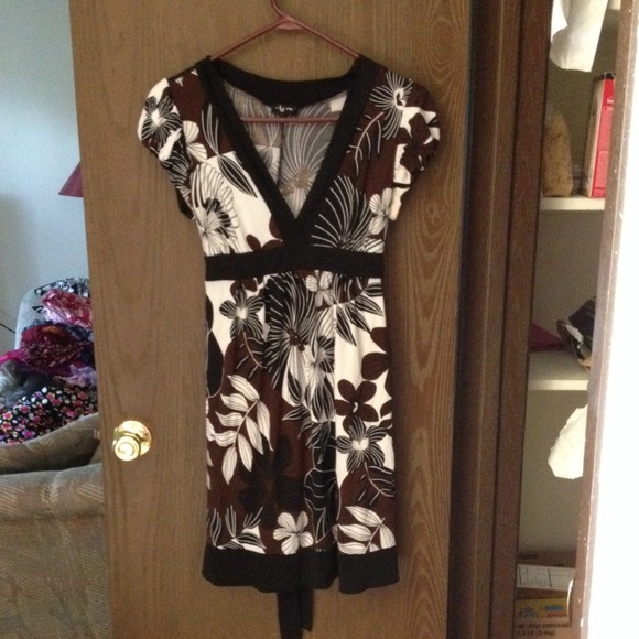 Cute V neck style dress