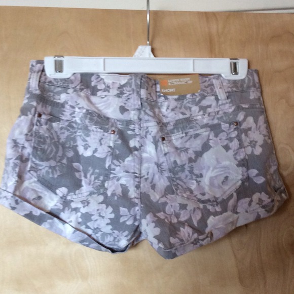 Floral Denim shorts - Picture 2 of 2