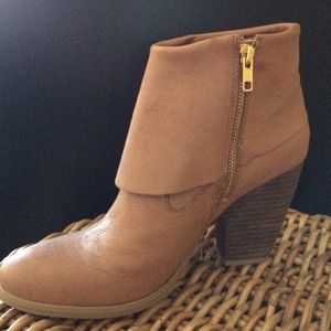 New tan Nine West ankle boot REDUCED