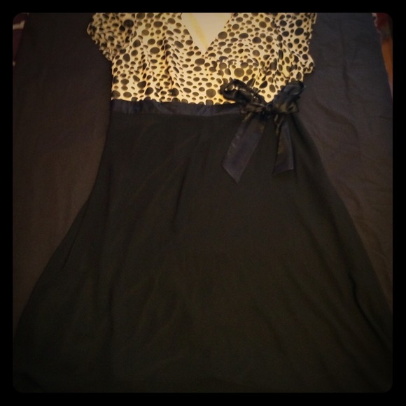 🚨SOLD🚨 black and ivory knee length dress