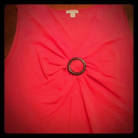 🎀Bundled🎀 Cute Coral Top!