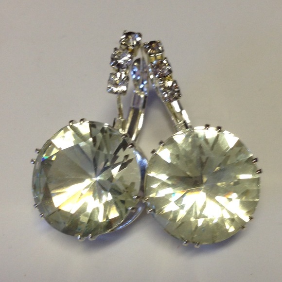 Earrings  [$3.00] - Picture 2 of 4