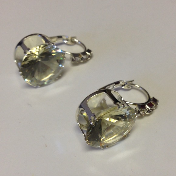 Earrings  [$3.00] - Picture 3 of 4