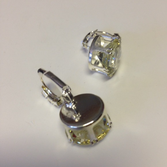 Earrings  [$3.00] - Picture 4 of 4