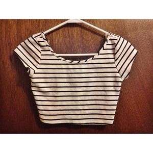 Black & white strip crop top!