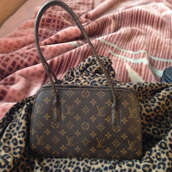 [REDUCE] A cute purse in good condition