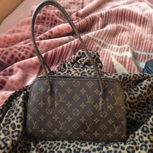 [REDUCE] A cute purse in good condition