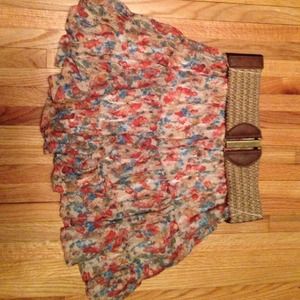 Flowered skirt with belt