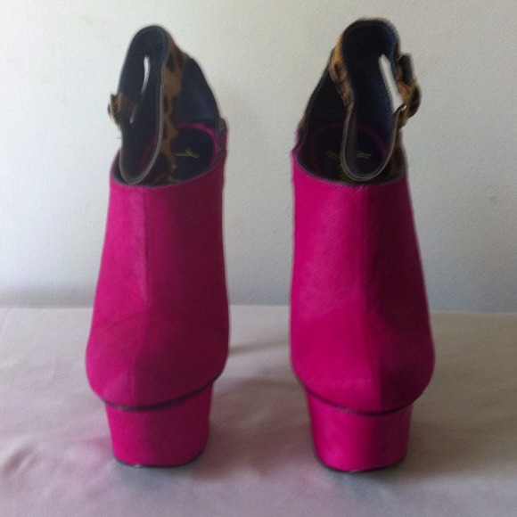 💥Host Pick💥 Pink leopard ❤️sold ❤️ - Picture 2 of 4