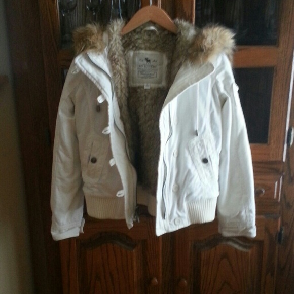 HOODED waistline Abercrombie coat.
